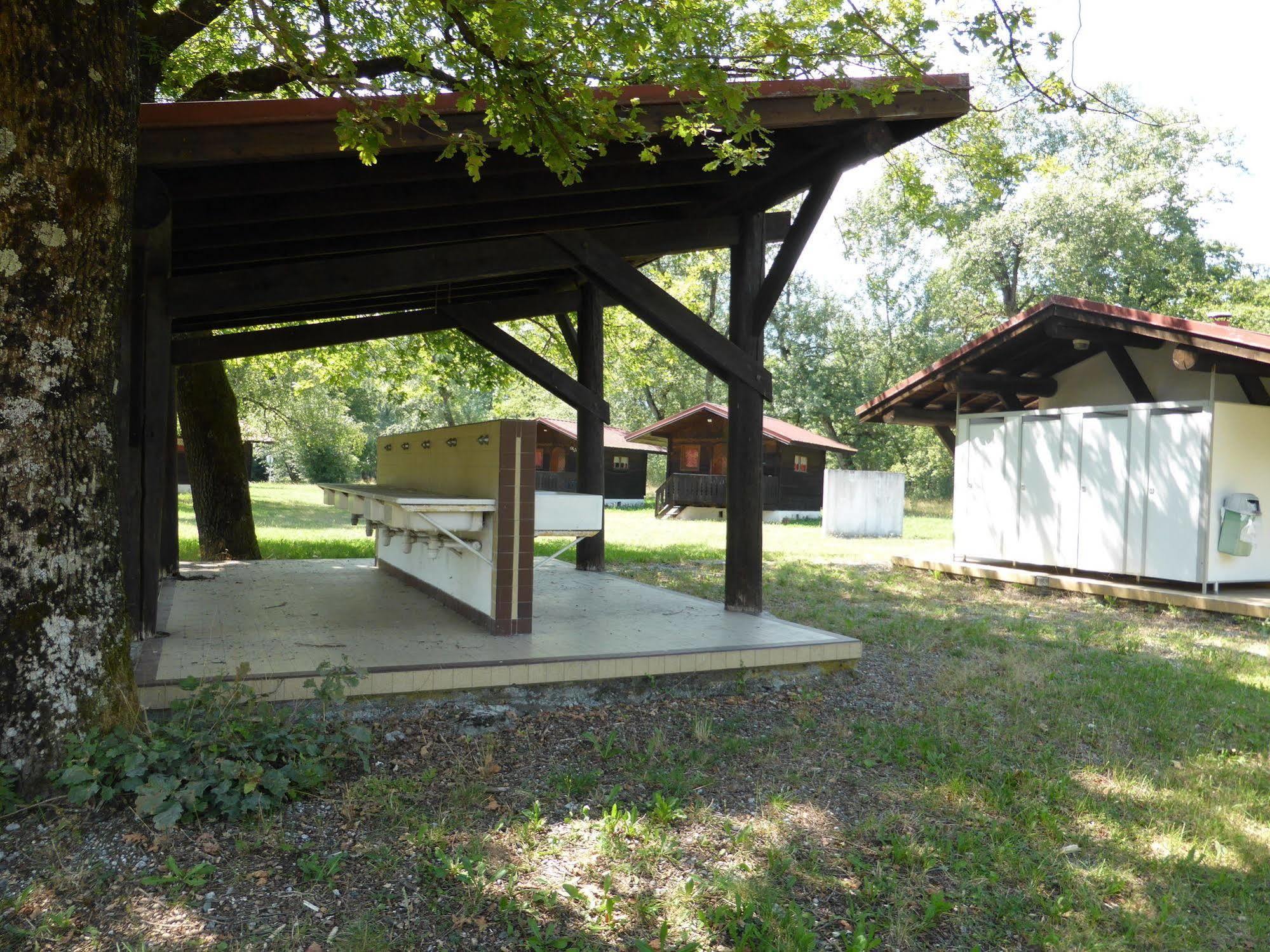 Camping L'Ecureuil - Mont-Blanc Village Domancy Exterior photo
