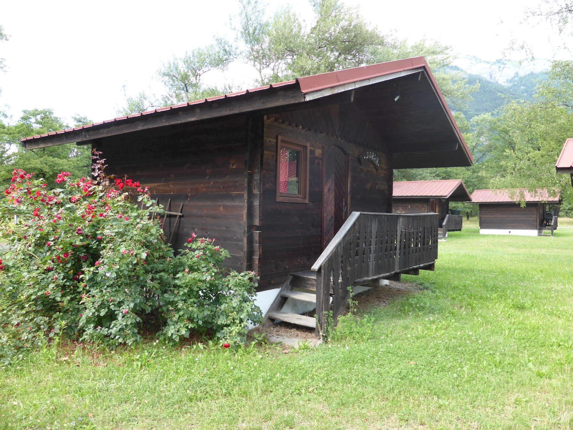 Camping L'Ecureuil - Mont-Blanc Village Domancy Exterior photo