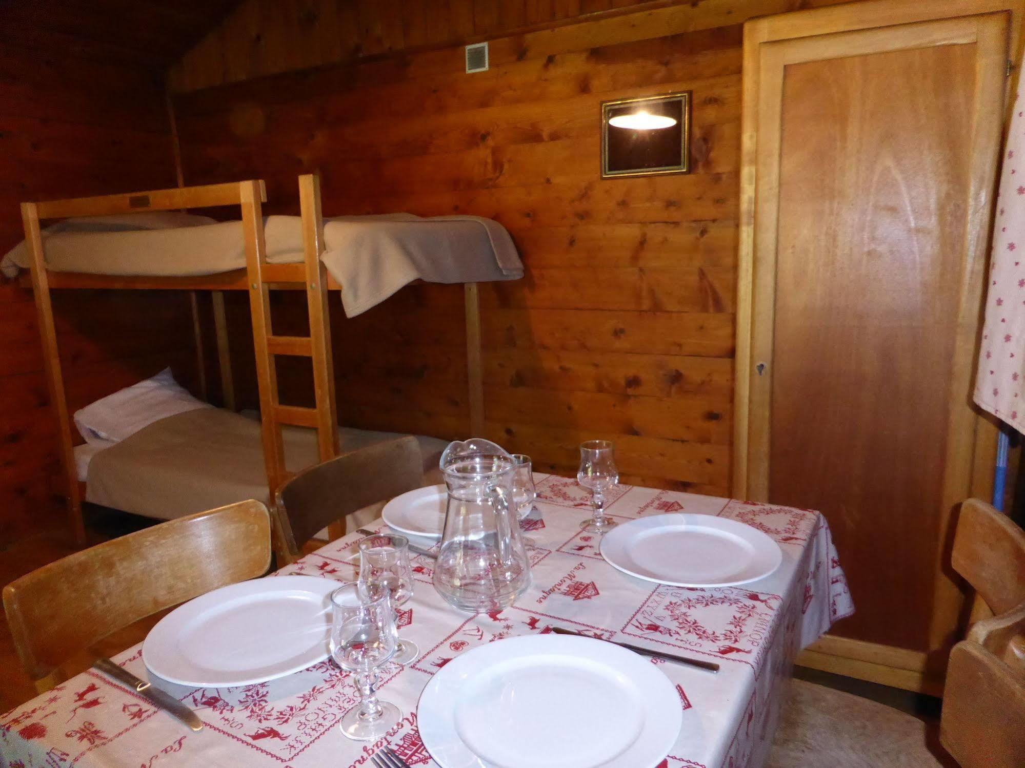 Camping L'Ecureuil - Mont-Blanc Village Domancy Exterior photo