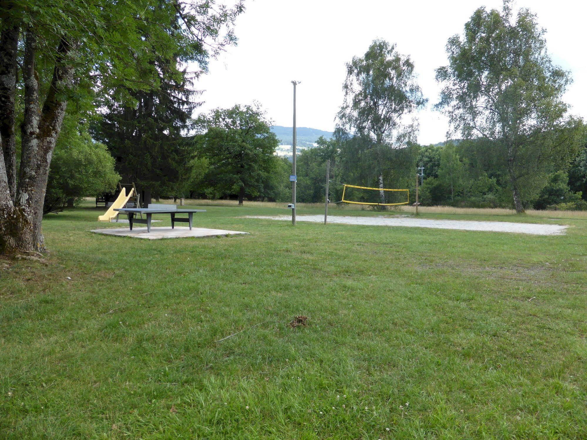 Camping L'Ecureuil - Mont-Blanc Village Domancy Exterior photo