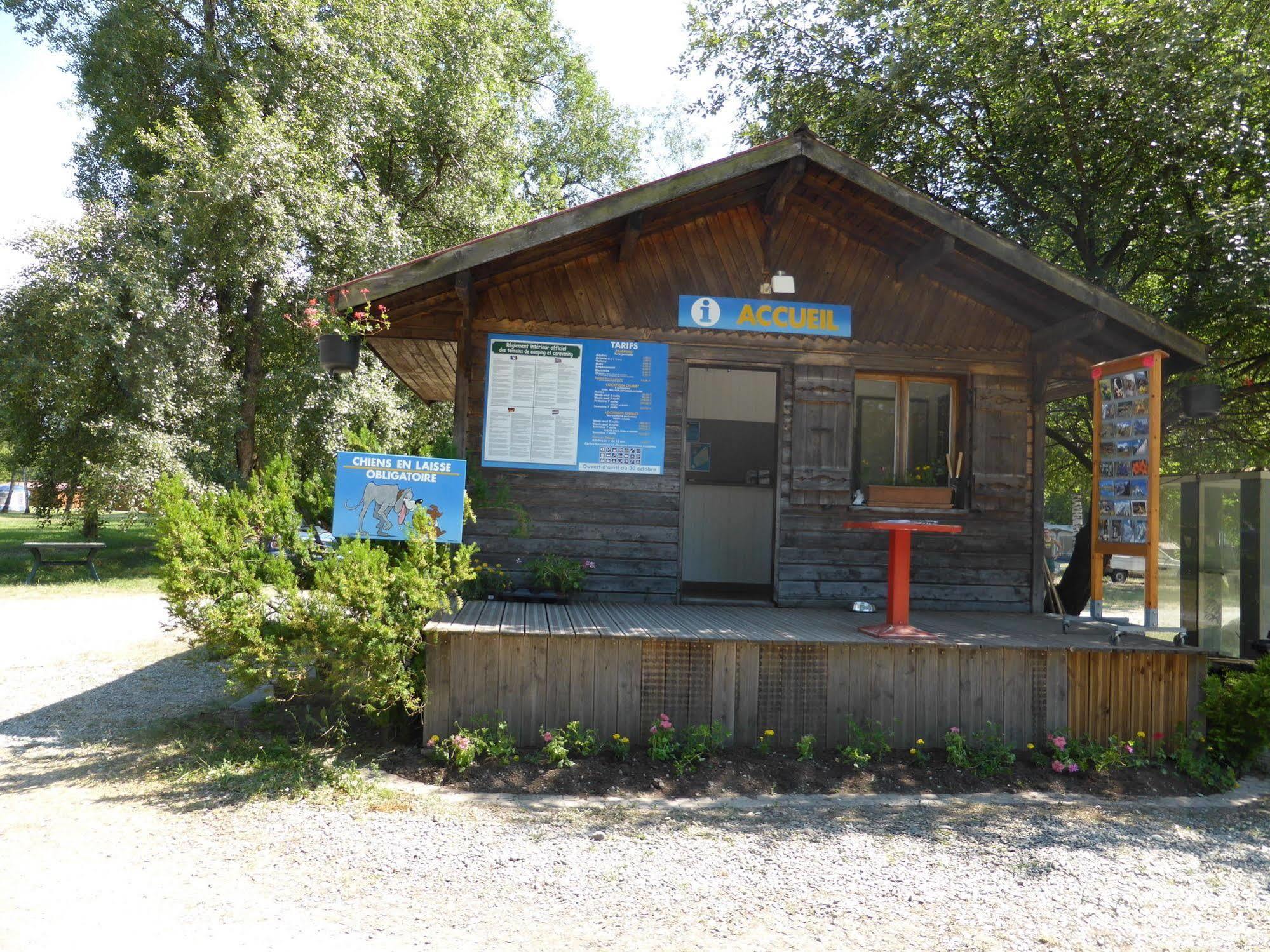 Camping L'Ecureuil - Mont-Blanc Village Domancy Exterior photo