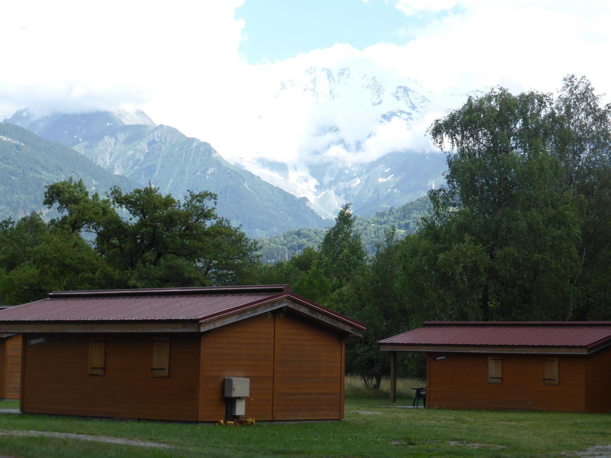 Camping L'Ecureuil - Mont-Blanc Village Domancy Exterior photo