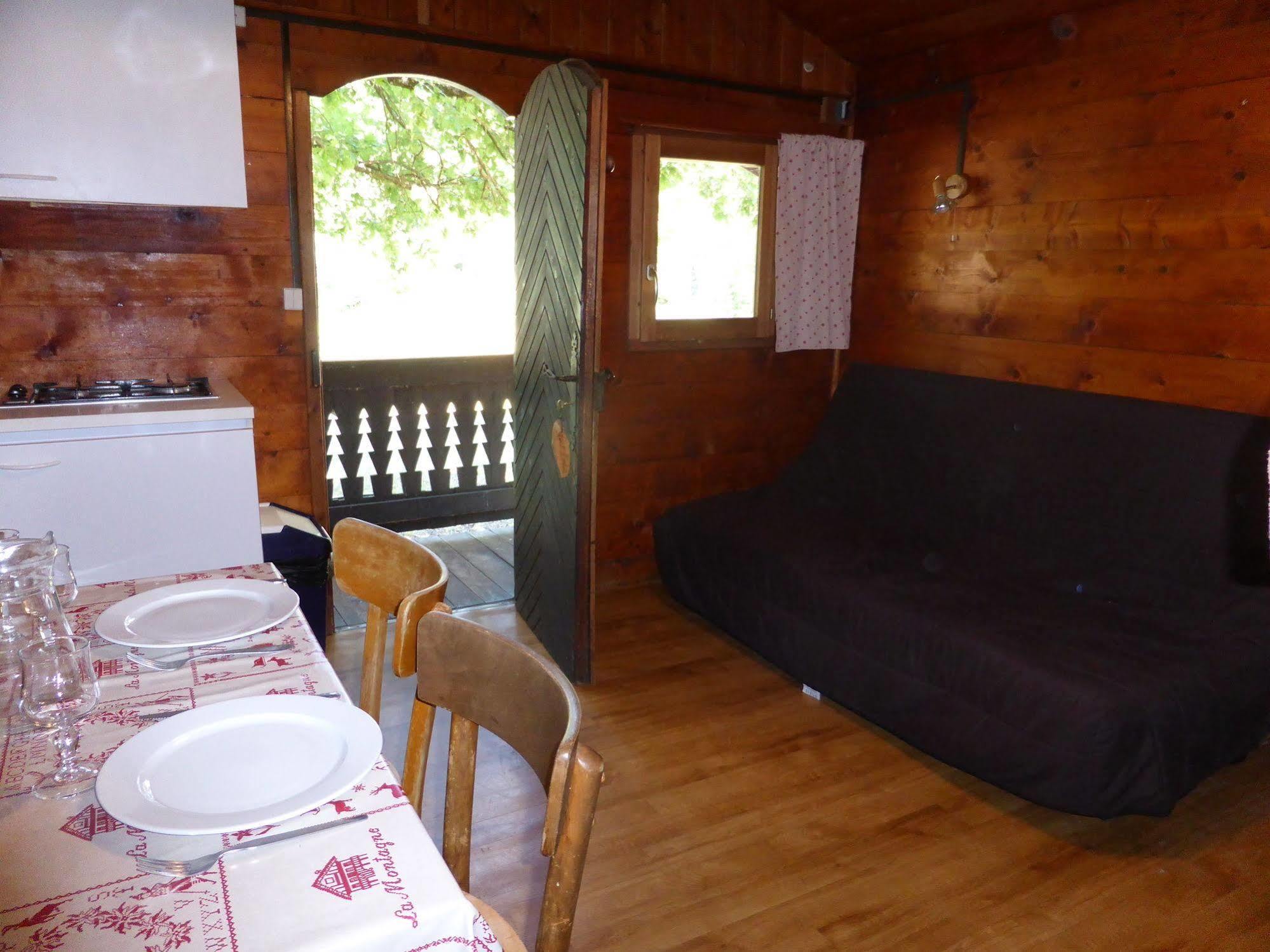 Camping L'Ecureuil - Mont-Blanc Village Domancy Exterior photo
